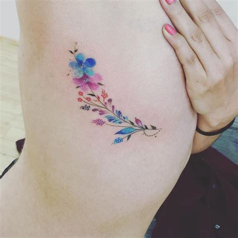 costillas tatuajes sexis para mujer|Tatuajes de costillas para mujer: diseños elegantes para lucir a。